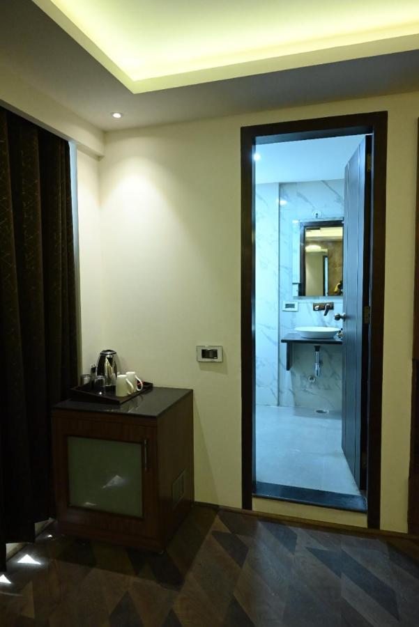 The Triumph Hotel Varanasi Exterior photo