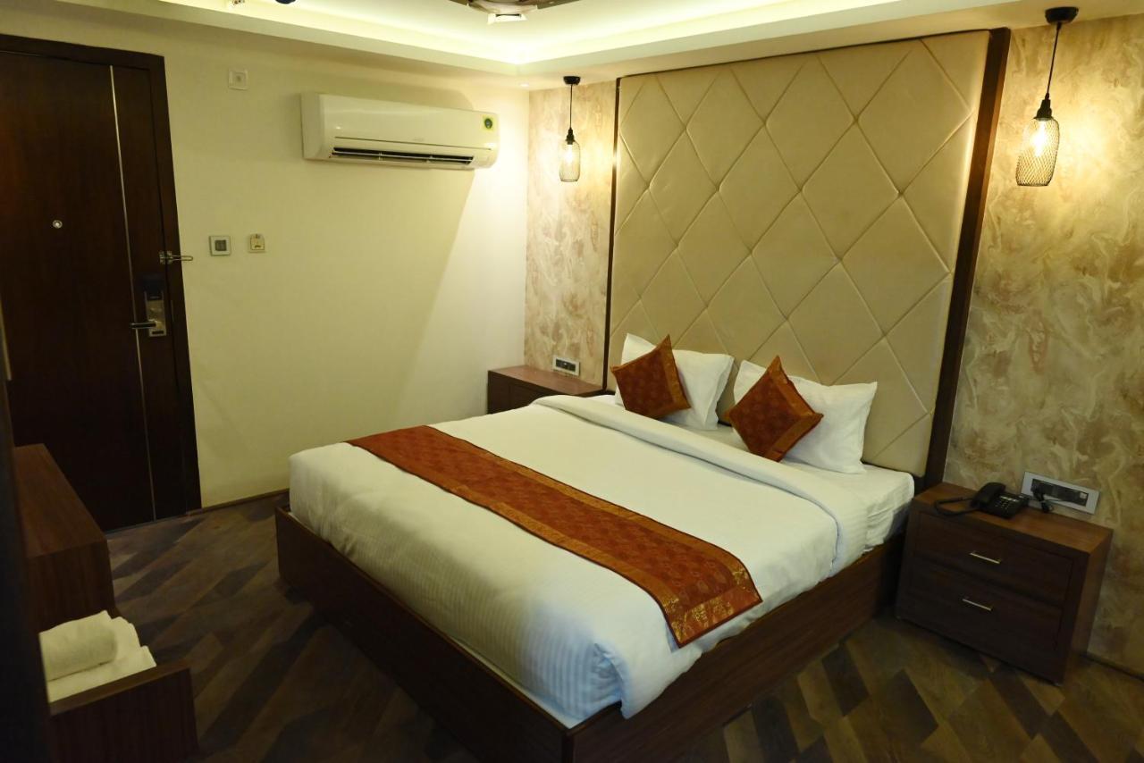 The Triumph Hotel Varanasi Exterior photo