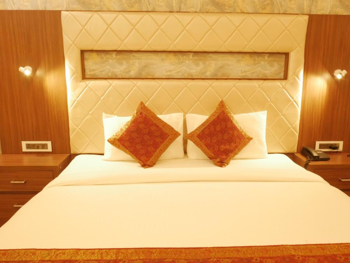 The Triumph Hotel Varanasi Exterior photo