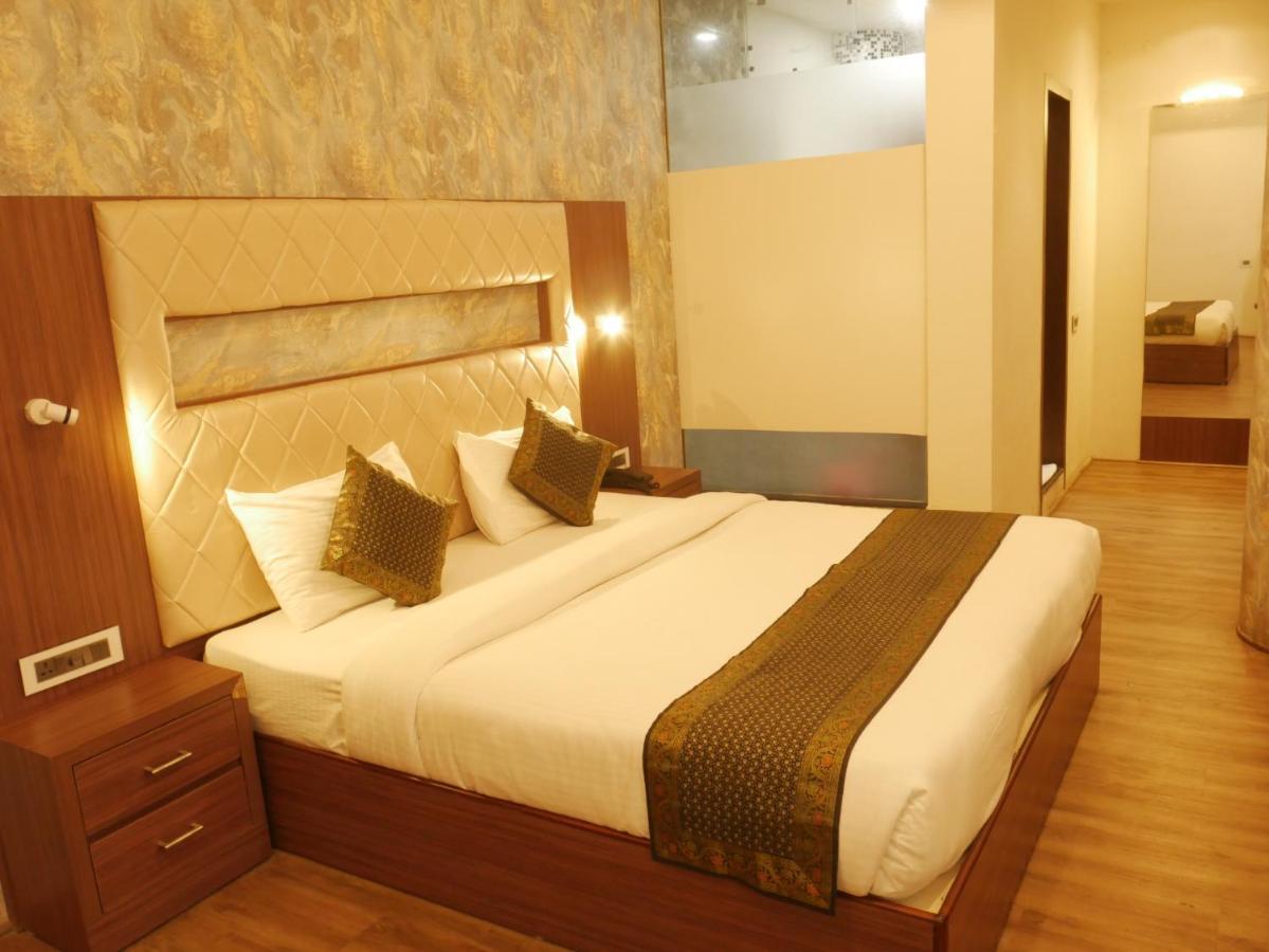 The Triumph Hotel Varanasi Exterior photo