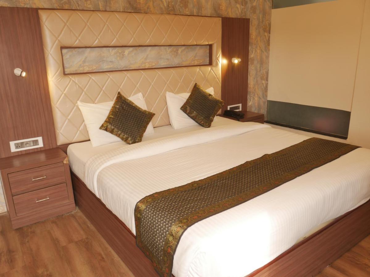 The Triumph Hotel Varanasi Exterior photo