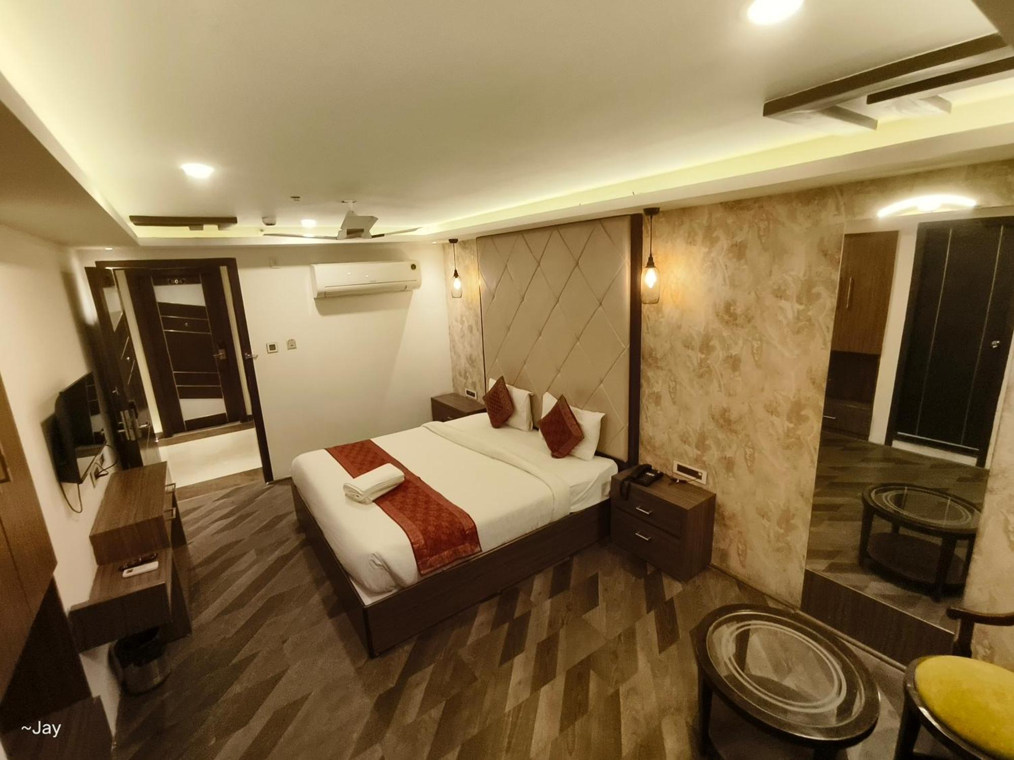 The Triumph Hotel Varanasi Exterior photo