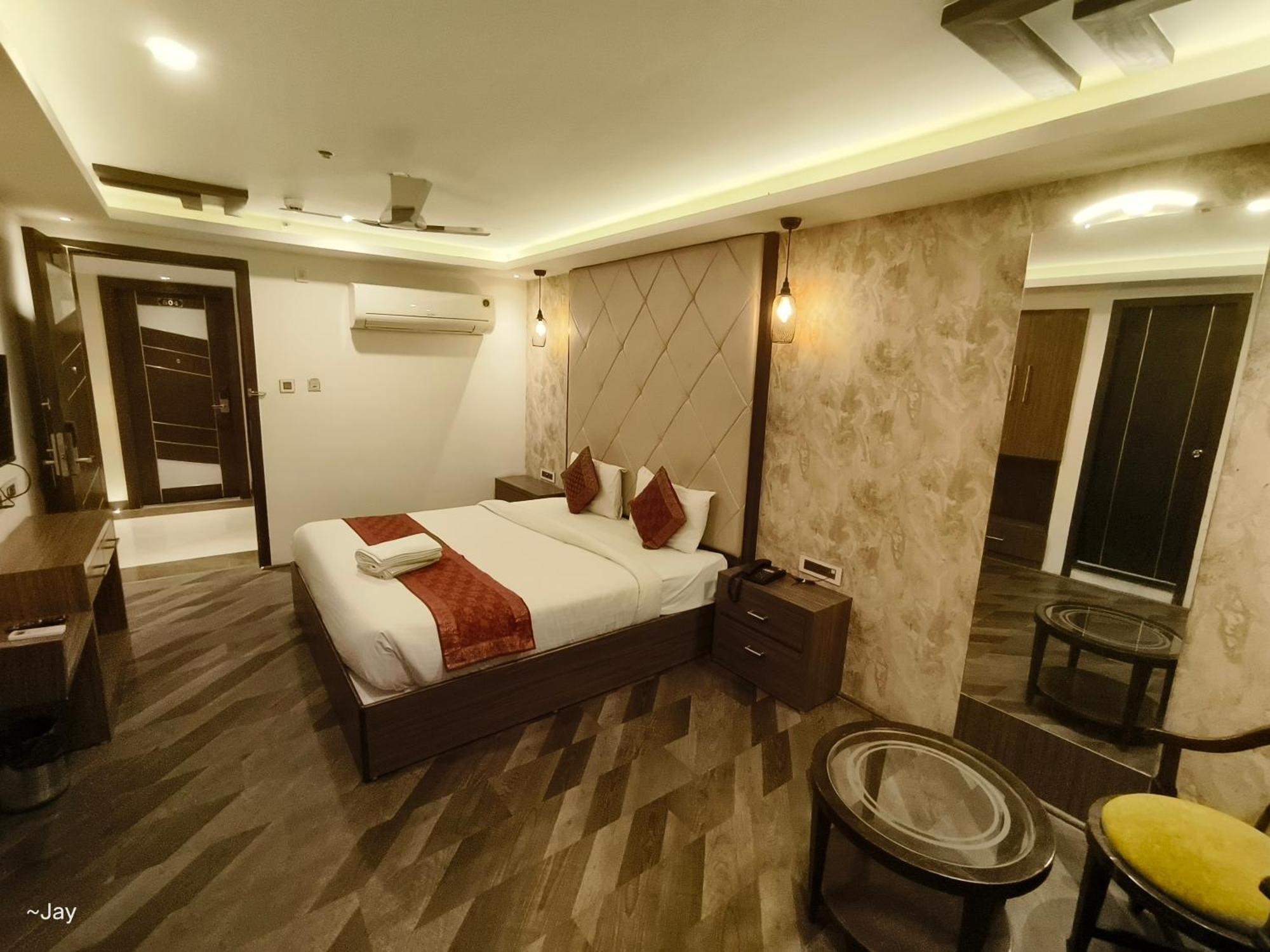 The Triumph Hotel Varanasi Exterior photo